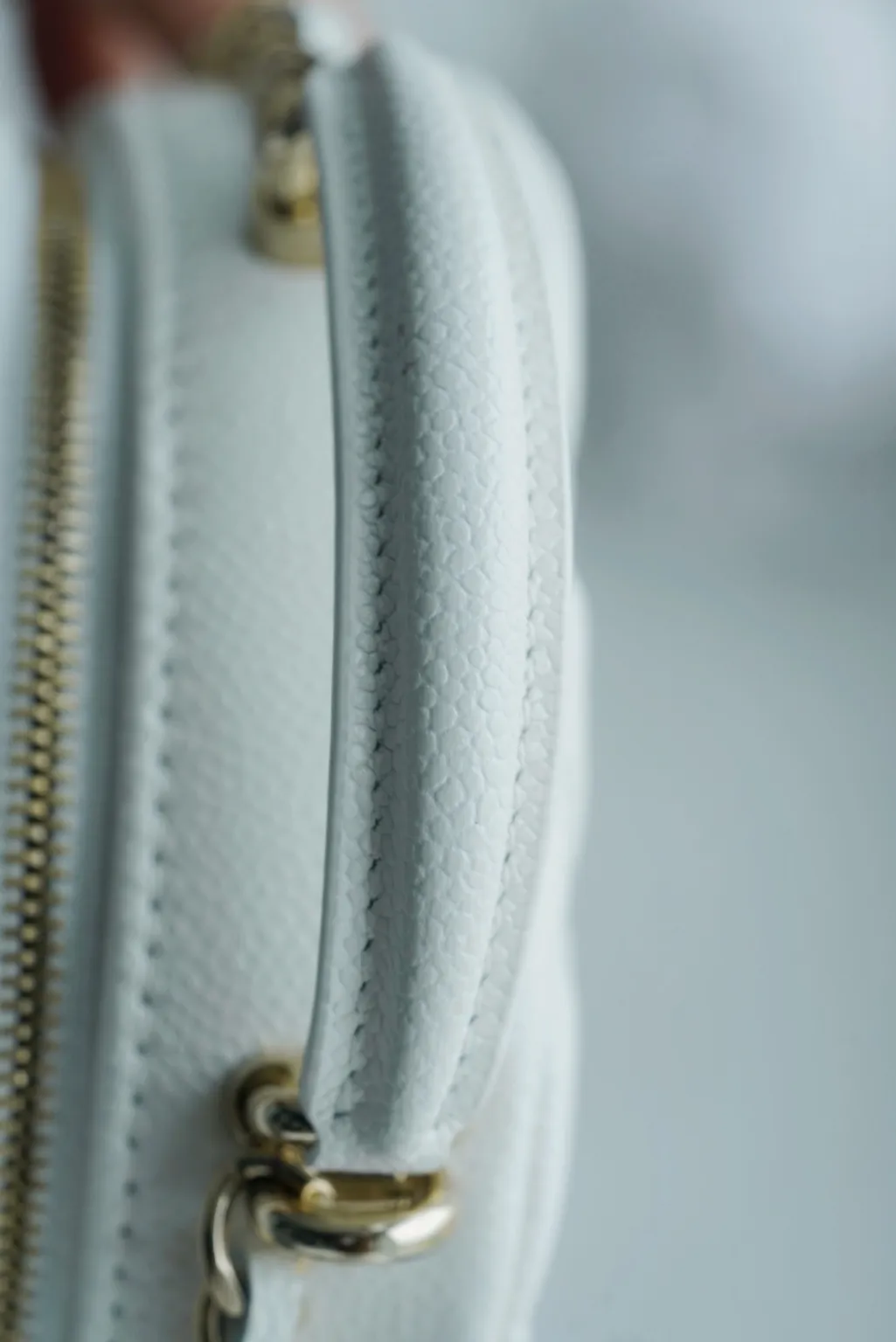 샤넬 24C 미니 백팩 (화이트 금장 캐비어)