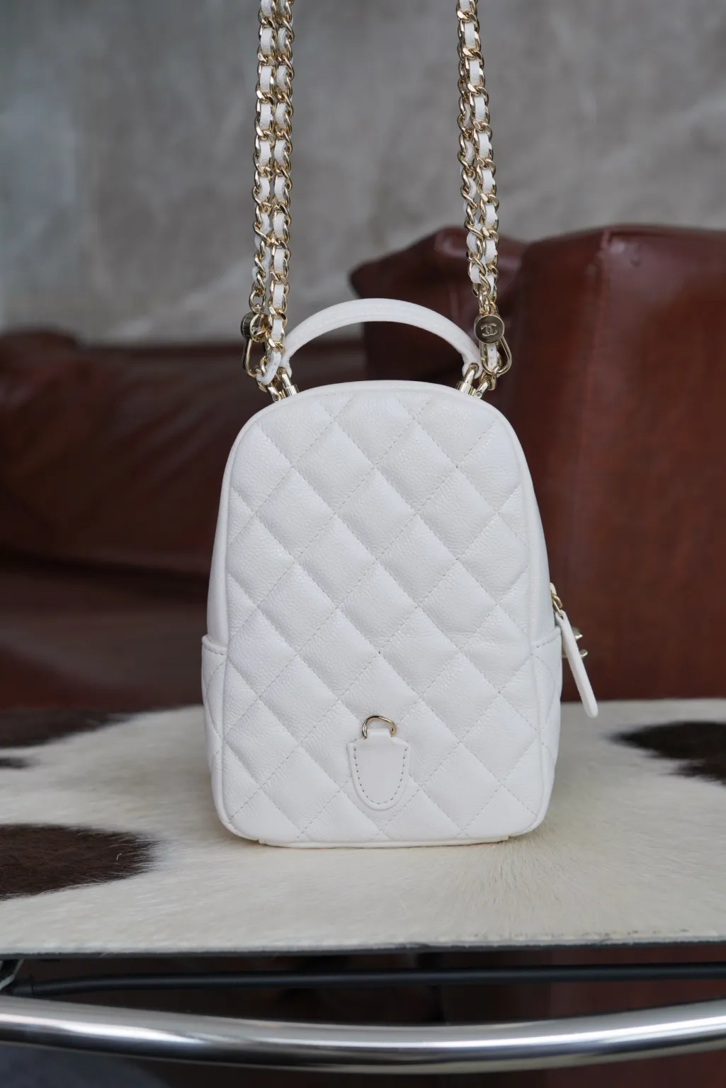 샤넬 24C 미니 백팩 (화이트 금장 캐비어)