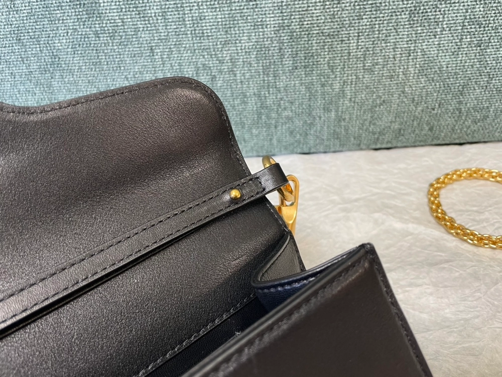 발렌티노 V로고 로코 숄더백