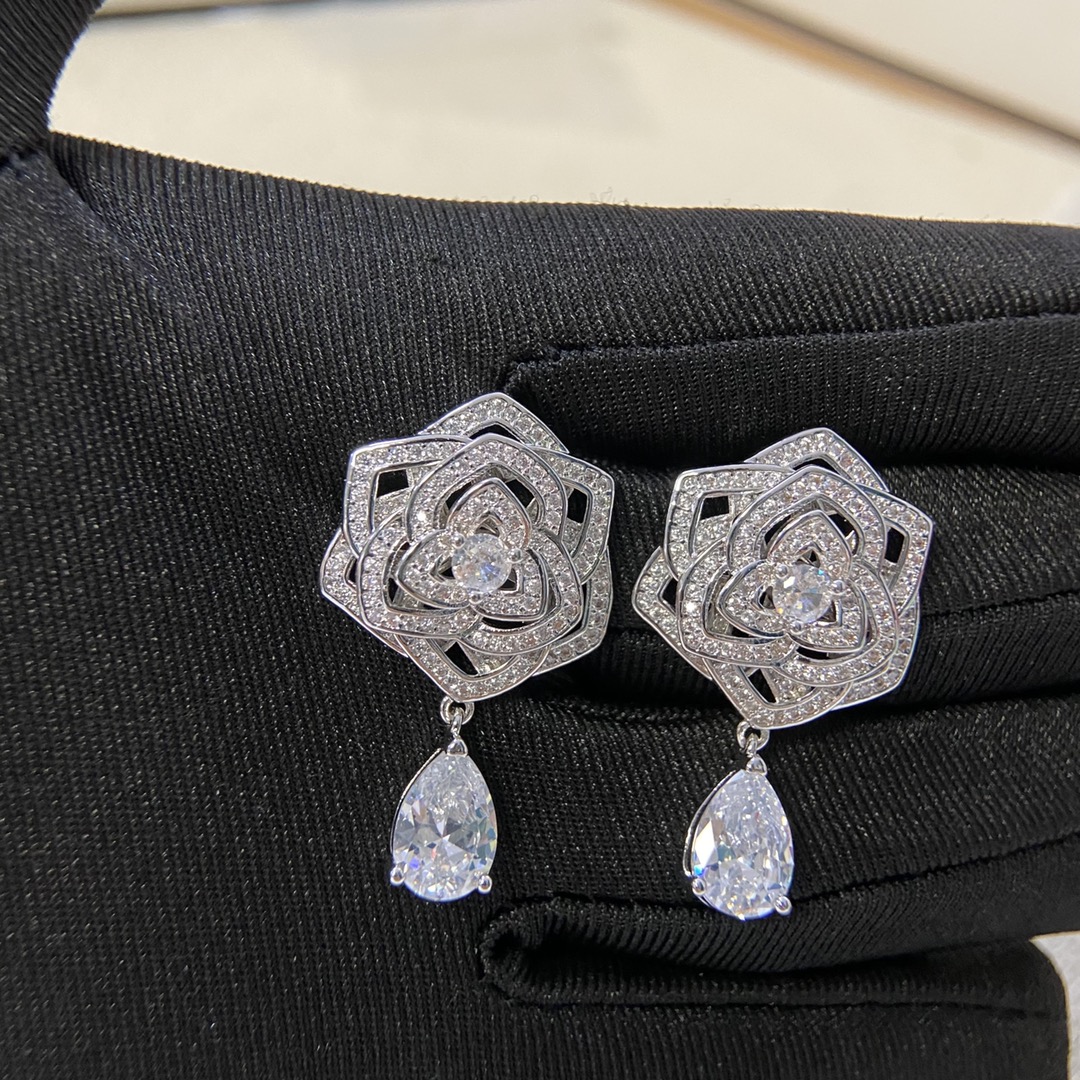 18K 하이엔드 미러급 피아제 로즈 귀걸이 (구성품 풀박스)