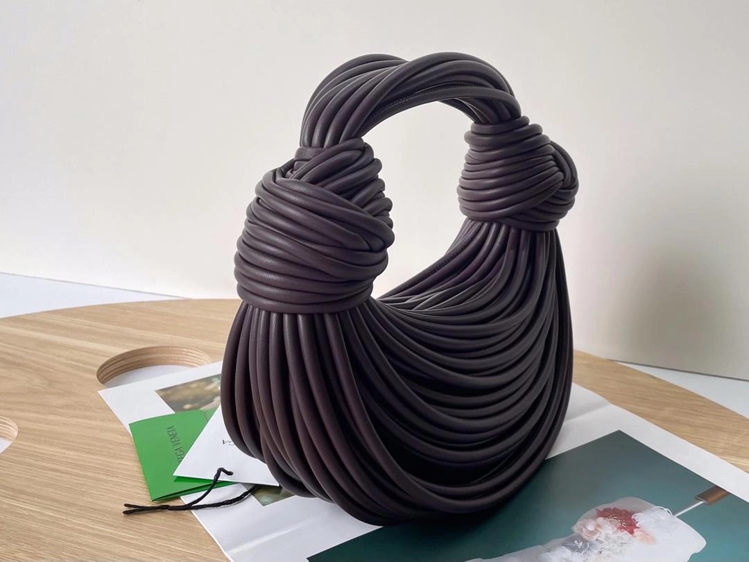 보테가베네타 조디 튜블러 호보백