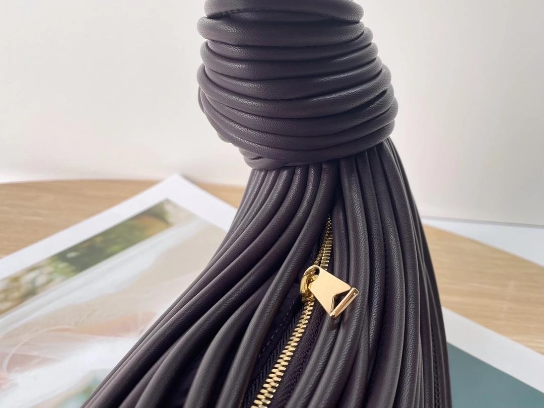 보테가베네타 조디 튜블러 호보백