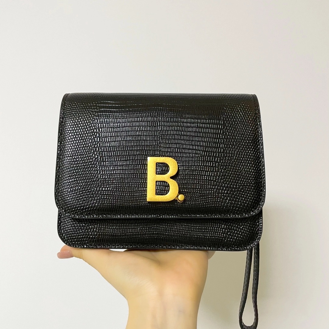 발렌시아가 B.로고 엠보스 리자드 크로스백