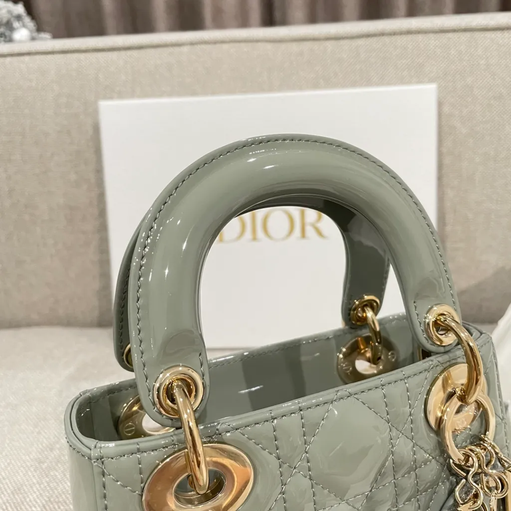 디올 레이디 디올 미니 백 그레이 페이던트