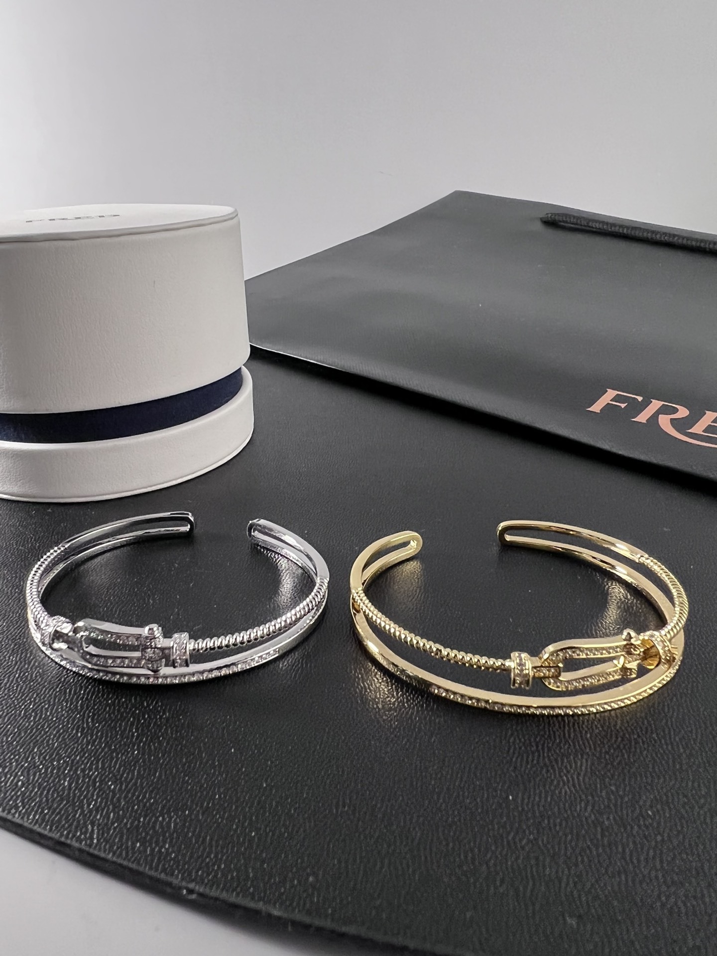 18K 하이엔드 미러급 프레드 포스텐 팔찌 (구성품 풀박스)