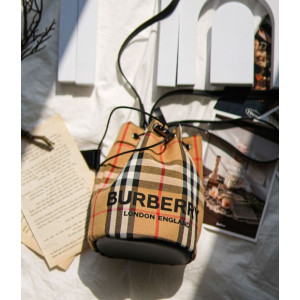 (국내배송) 버버리 캔버스 스트링 미니 복조리 파우치백