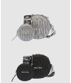 미우미우 레터 로고 스트랩 마테라쎄 라운드 숄더백 5BH191