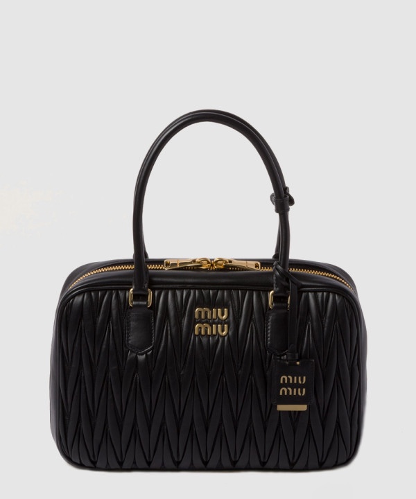 미우미우 마테라쎄 레더 토트백 5BB133