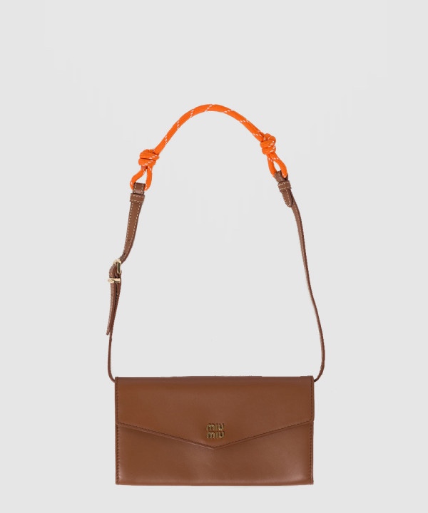 미우미우 로고 월렛백 5MT025