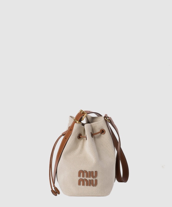 미우미우 로고 캔버스 레더 버킷백 5BE090