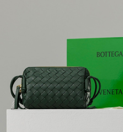 (국내배송) 보태가베네타 인트레치아토 콘서트 파우치