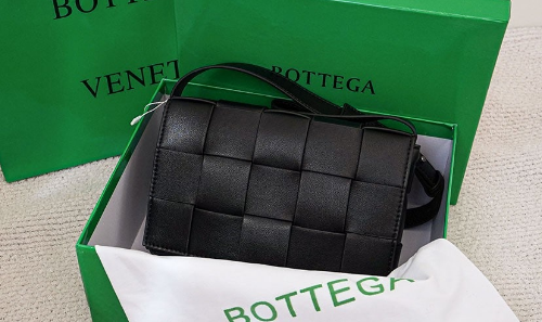 (국내배송) 보테가베네타 램스킨 카세트백