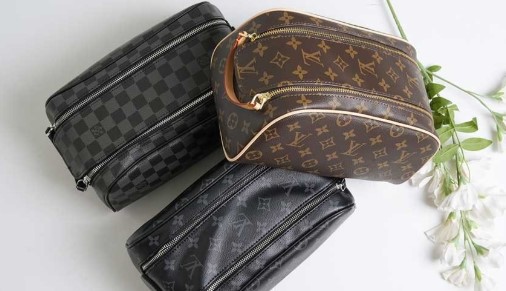 (국내배송) 루이비통 돕 키트 토일렛 파우치