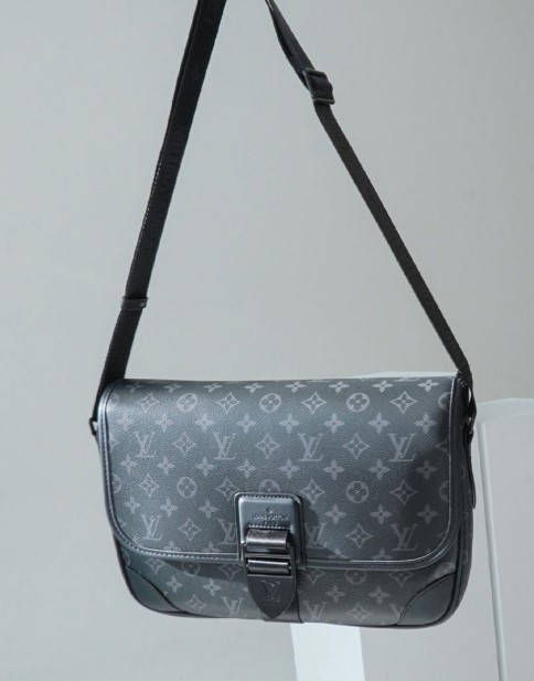 (국내배송) 루이비통 M46328 마카사르 아치 메신저백 블랙