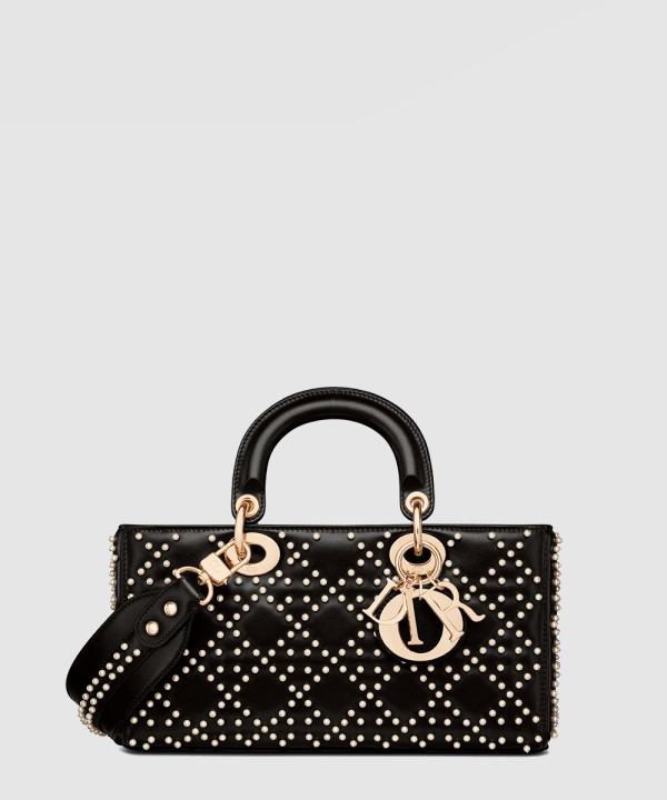 디올 레이디 디조이백 미디움 크링클 이펙트 화이트 레진 하프 펄 모티프 M0540