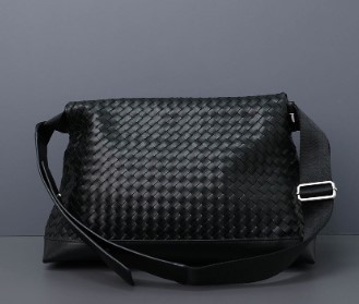 (국내배송) 보테가베네타 인트레치아토 위핑 매신저 백