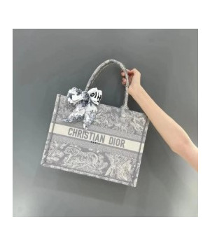 (국내배송) 디올 트왈드 주이 리버스 북 토트백