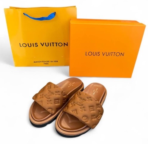 (국내배송) 루이비통 엠보로고 뮬 모노그램