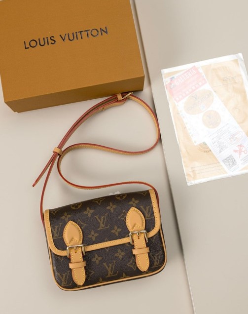 (국내배송) 루이비통 사첼 웨어러블 월릿