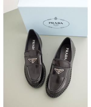 (국내배송) 프라다 브러시드 로퍼 블랙