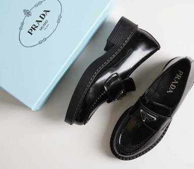 (국내배송) 프라다 초콜릿 브러시드 레더 로퍼