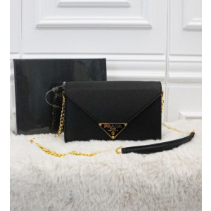 (국내배송) 프라다 사피아노 트라이앵글 로고 레더 숄더 백