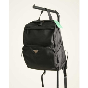 (국내배송) 프라다 트라이앵글 로고 리나일론 백팩