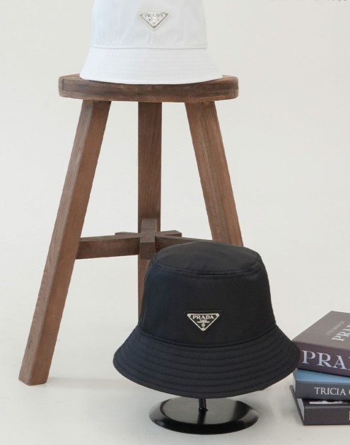 (국내배송) 프라다 남여공용 프론트 삼각로고 리나일론 버킷햇