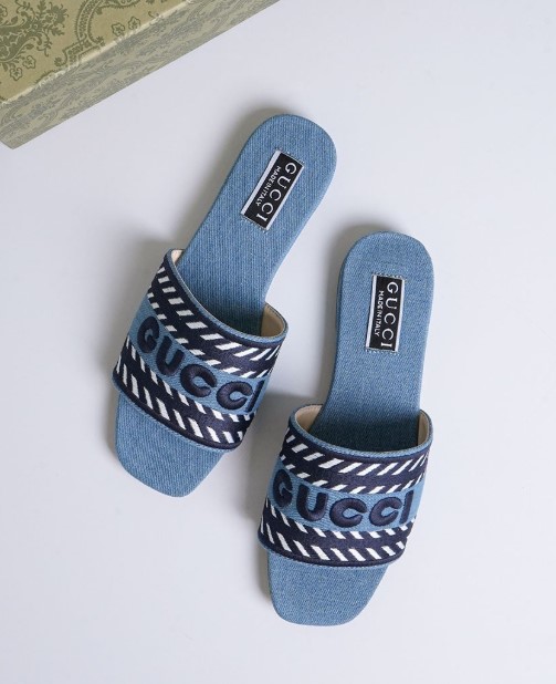 (국내배송) 구찌 데님 스크립트 슬라이드 샌들