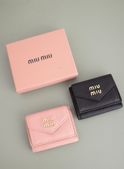 (국내배송) 미우미우 가죽 반지갑