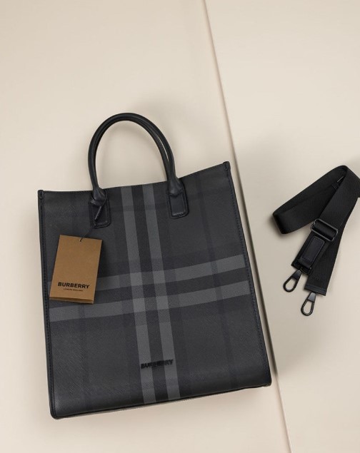 (국내배송) 버버리 슬림 버티컬 데니 토트백