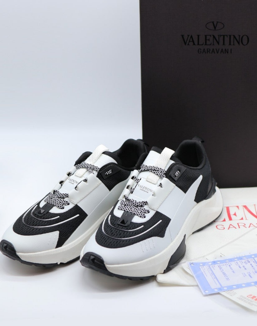 (국내배송) 발렌티노 가라바니 블랙&화이트 스니커즈