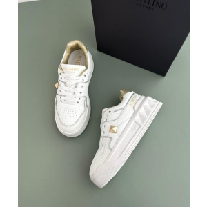 (국내배송) 발렌티노 가라바니 XL 원 스터드 플랫폼 스니커즈