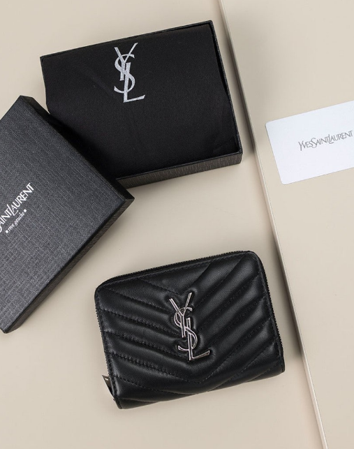 (국내배송) 생로랑 퀼트 처리된 가죽 소재의 CASSANDRE 생 로랑 MATELASSÉ 컴팩트 지갑