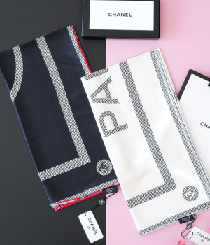 (국내배송) 샤넬 빅 써클 CC PARIS 로고 실크 스퀘어 스카프