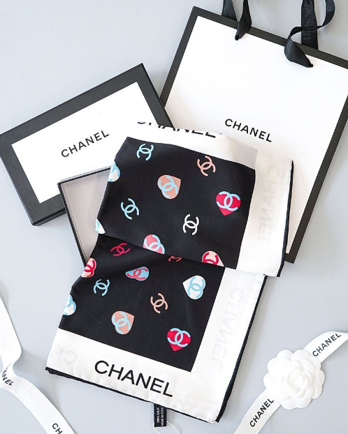 (국내배송) 샤넬 에크루 블랙 스퀘어 스카프