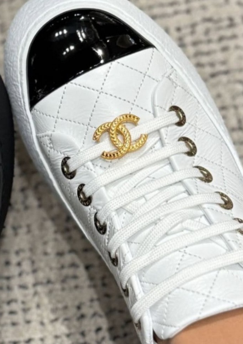 (국내배송) 샤넬 25A cc로고 트위드 펜던트 퀄팅 스니커즈