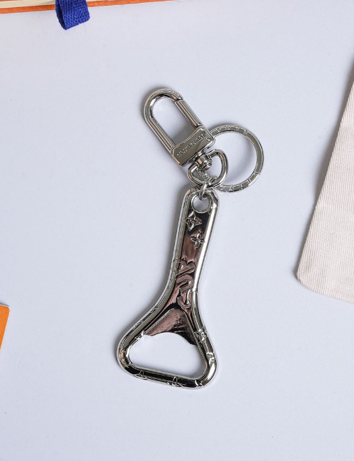 (국내배송) 루이비통 X 슈프림 실버 모노그램 오프너 백 참 & 키 홀더