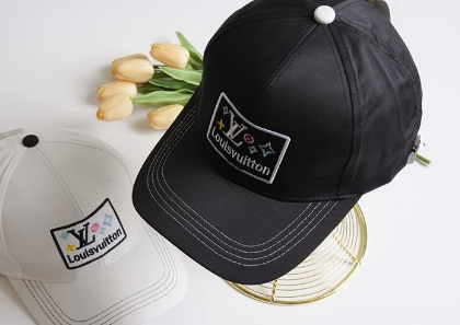 (국내배송) 루이비통 LV 스퀘어 로고패치 볼캡