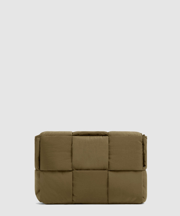 보테가베네타 스몰 패디드 테크 카세트백 755182