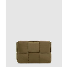 보테가베네타 스몰 패디드 테크 카세트백 755182