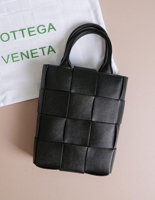 (국내배송) 보테가베네타 인트레치아토 카세트 미니 토트 백