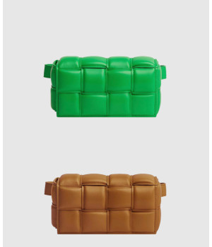 보테가베네타 패딩 카세트 벨트백 710075