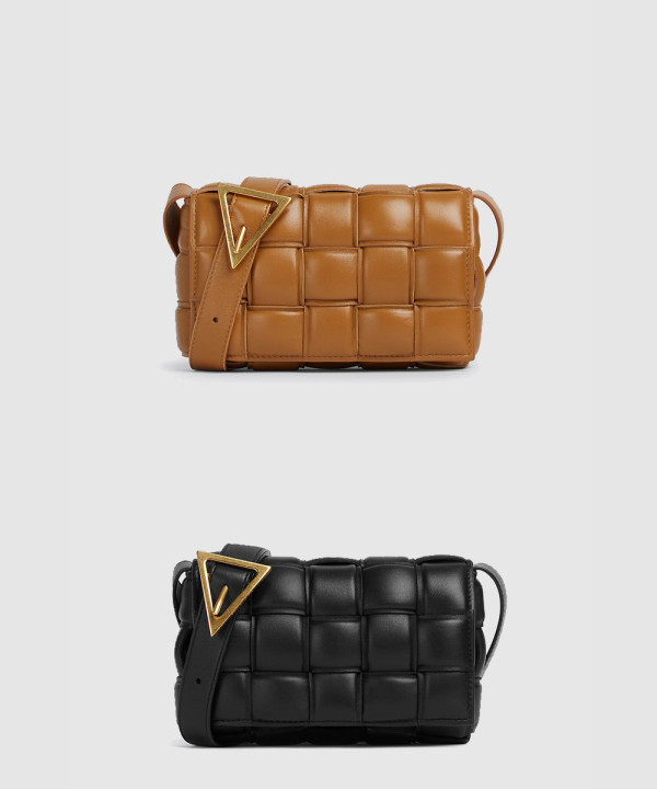 보테가베네타 스몰 패디드 카세트 백 717506