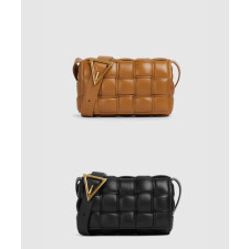 보테가베네타 스몰 패디드 카세트 백 717506