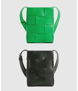 보테가베네타 카세트 폰 홀더 크로스백 729298