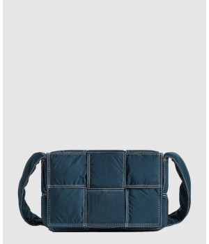 보테가베네타 스몰 패딩 테크 카세트 795675