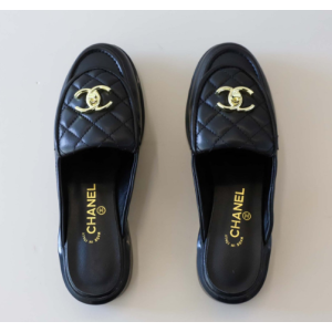 (국내배송) 샤넬 CC 로고 퀼팅 턴락 뮬 클로그 슬리퍼
