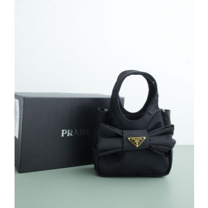 (국내배송) 프라다 트라이앵글 로고 리본 장식 패딩 리나일론 미니 토트백