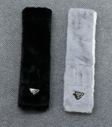 (국내배송) 프라다 삼각로고 퍼 머플러